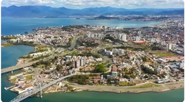 Jurerê, localizado ao norte de Florianópolis, é, sem dúvida, um dos destinos mais famosos de Santa catarina