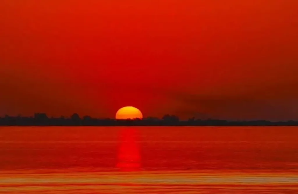 Por do sol, fim de ano orla do guaiba rs