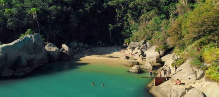 A Praia do Cação é um pequeno tesouro escondido em Bombinhas