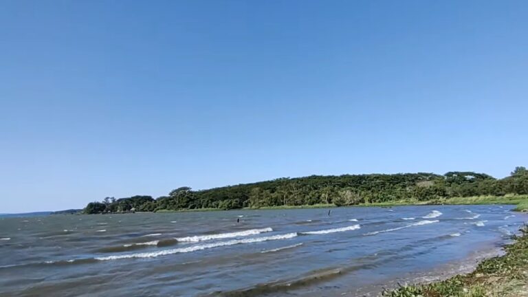 Prainha de água doce e a área de camping municipal em Terra Rica são, sem dúvida, o destino perfeito.