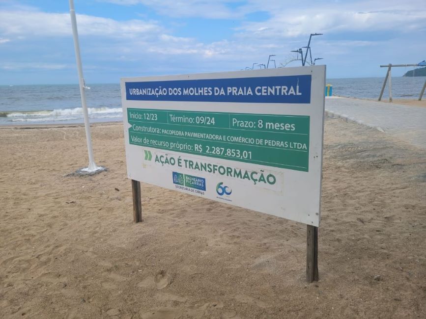 Praia central em balneário piçarras, diversão e segurança 